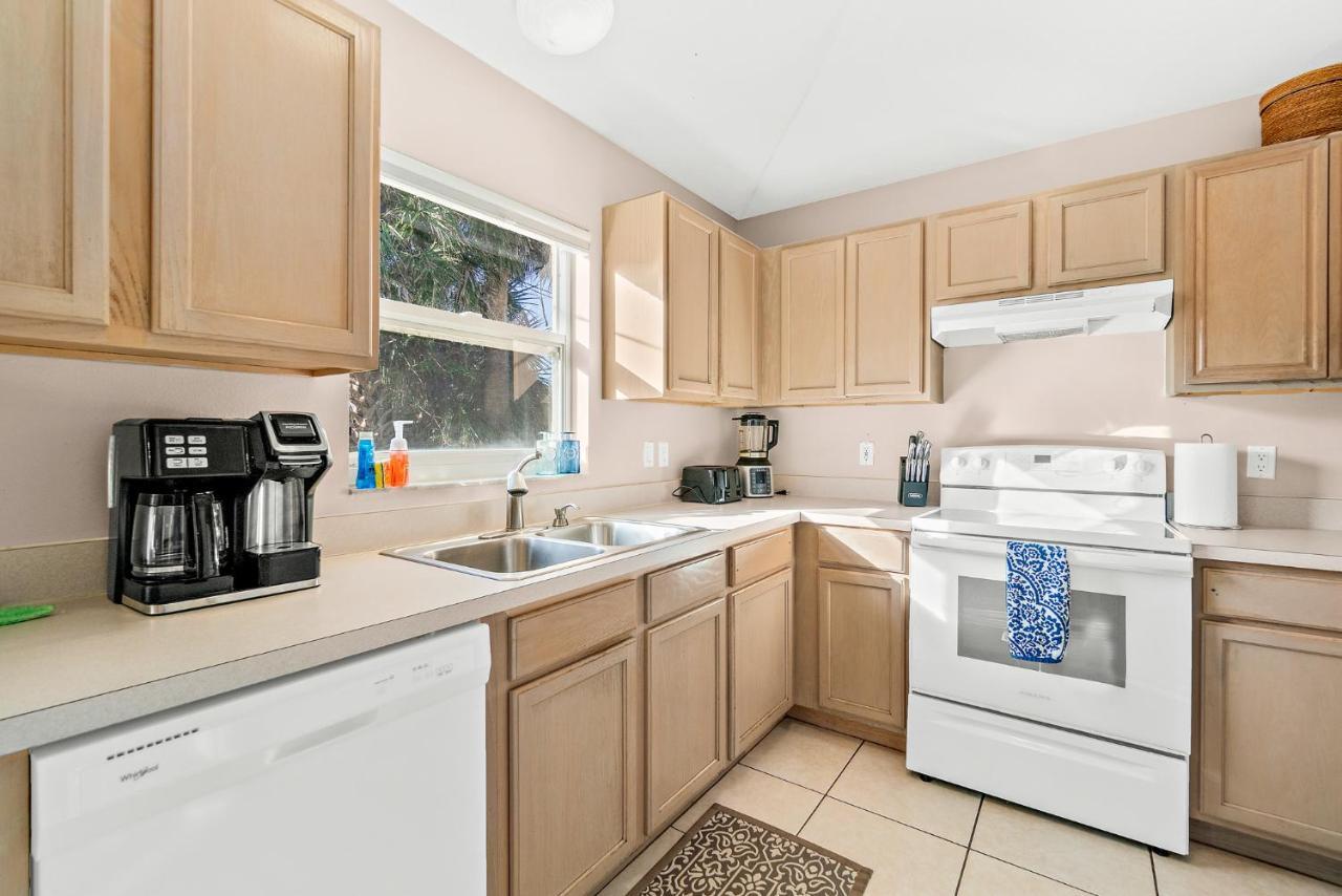 Sunset Serenity - 3Br Beach Townhome With Outdoor Patio - New Hot Tub, Steps To Ocean Fun! 멜버른 외부 사진