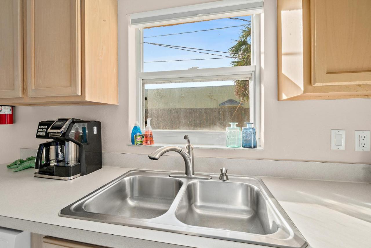 Sunset Serenity - 3Br Beach Townhome With Outdoor Patio - New Hot Tub, Steps To Ocean Fun! 멜버른 외부 사진